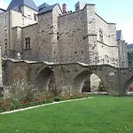 Apartment Petite Maison Romantique Au Calme, Coeur Historique, Vue Et Jardin *