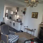Appartement Petite Maison Romantique Au Calme, Coeur Historique, Vue Et Jardin Le Mans