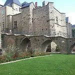 Apartment Petite Maison Romantique Au Calme, Coeur Historique, Vue Et Jardin