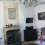 Apartment Petite Maison Romantique Au Calme, Coeur Historique, Vue Et Jardin