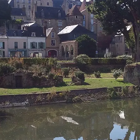Petite Maison Centre Historique, Vue Ville Et Jardin, Au Calme, Classee *