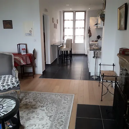 Petite Maison Centre Historique, Vue Ville Et Jardin, Au Calme, Classee
