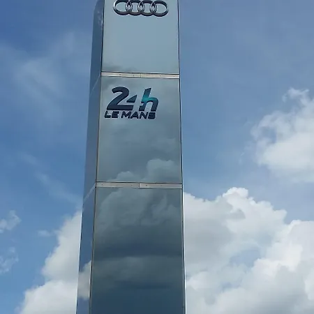 Petite Maison Romantique Au Calme, Coeur Historique, Vue Et Jardin 勒芒