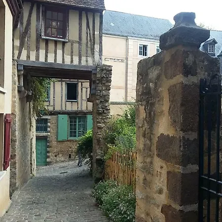 Petite Maison Romantique Au Calme, Coeur Historique Plantagenet, Vue Apartment