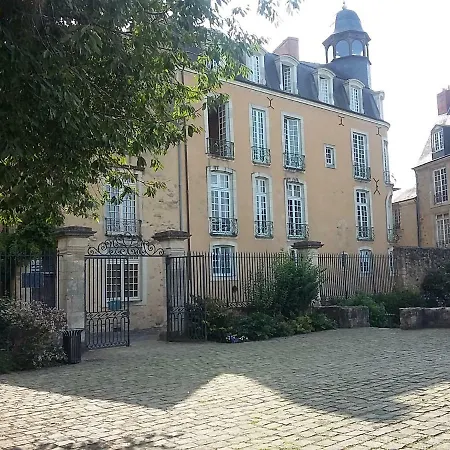 Petite Maison Romantique Au Calme, Coeur Historique Plantagenet, Vue Apartment