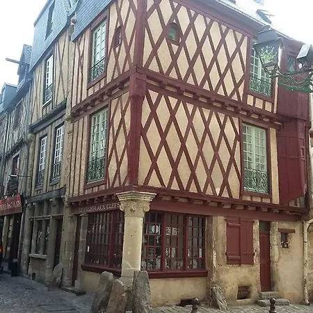 Petite Maison Centre Historique, Vue Ville Et Jardin, Au Calme, Classee