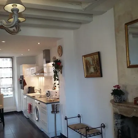 Apartment Petite Maison Romantique Au Calme, Coeur Historique Plantagenet, Vue
