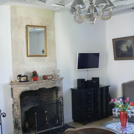 Apartment Petite Maison Romantique Au Calme, Coeur Historique Plantagenet, Vue