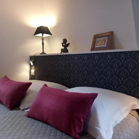 Petite Maison Romantique Au Calme, Coeur Historique Plantagenet, Vue Apartment *