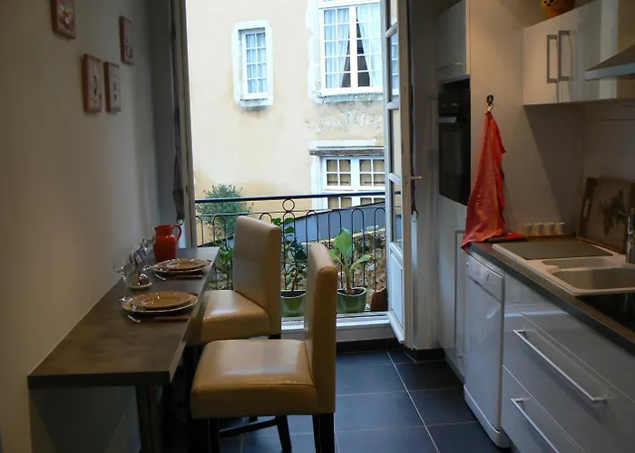 Daire Petite Maison Romantique Au Calme, Coeur Historique, Vue Et Jardin *