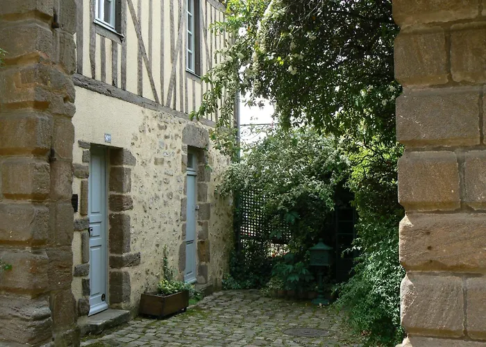 Daire Petite Maison Romantique Au Calme, Coeur Historique, Vue Et Jardin *