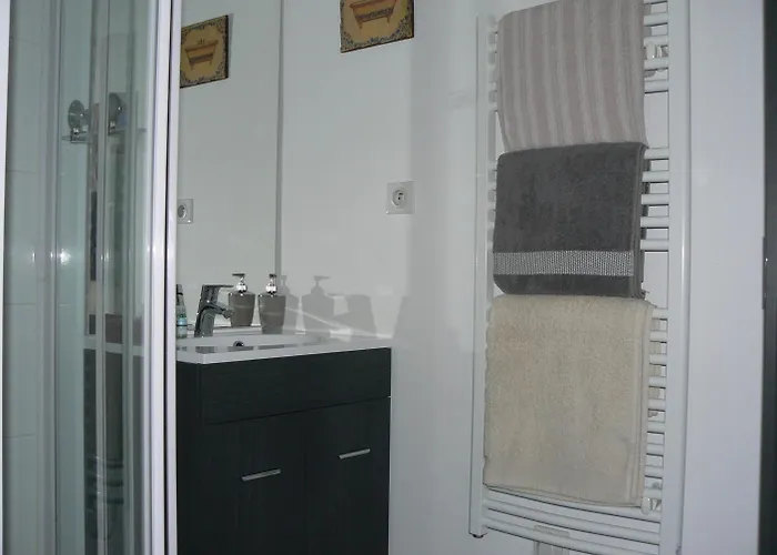 Apartamento Petite Maison Romantique Au Calme, Coeur Historique, Vue Et Jardin *