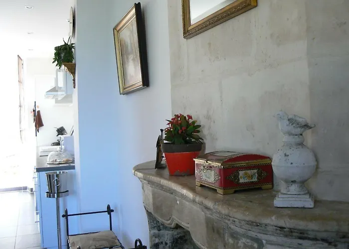 Daire Petite Maison Romantique Au Calme, Coeur Historique, Vue Et Jardin