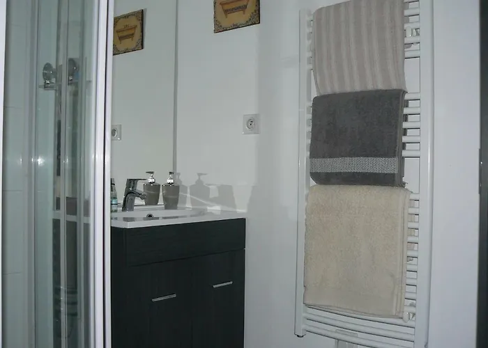 Daire Petite Maison Romantique Au Calme, Coeur Historique, Vue Et Jardin