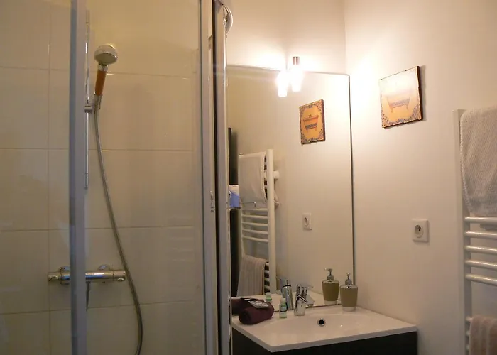 Petite Maison Romantique Au Calme, Coeur Historique, Vue Et Jardin Apartamento Le Mans